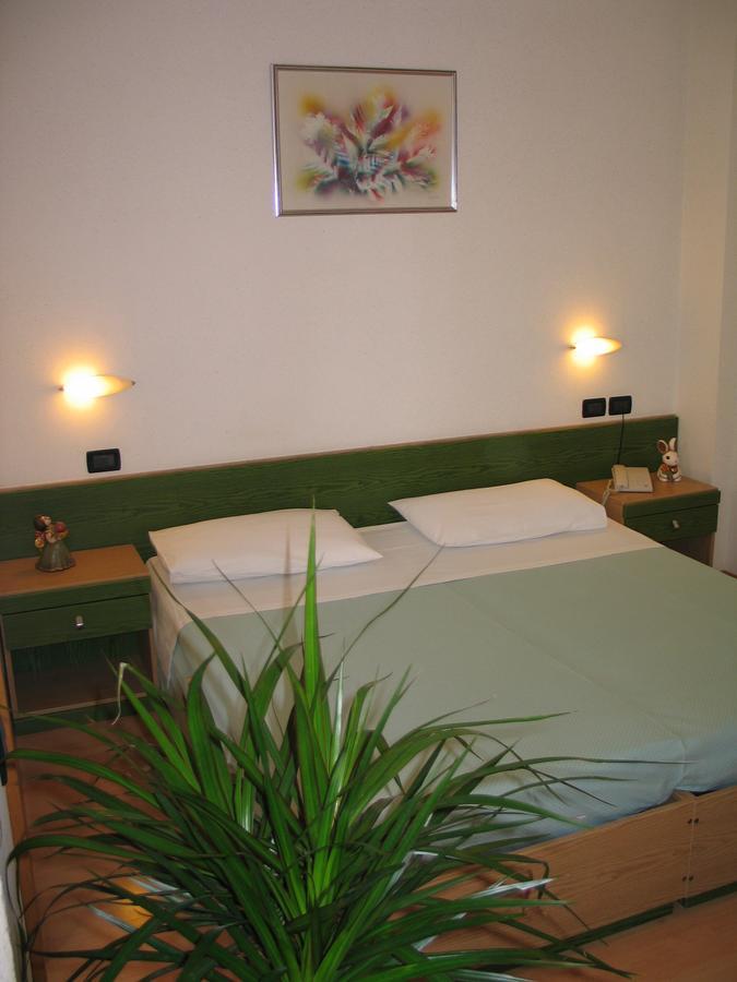Hotel Levico Levico Terme Bagian luar foto