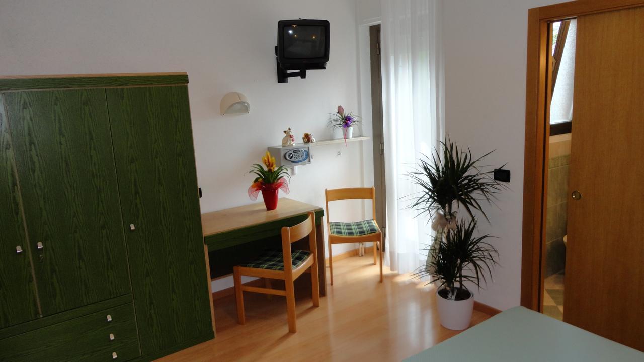 Hotel Levico Levico Terme Bagian luar foto